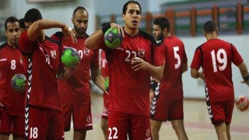 الأهلي يتأهل لنهائي