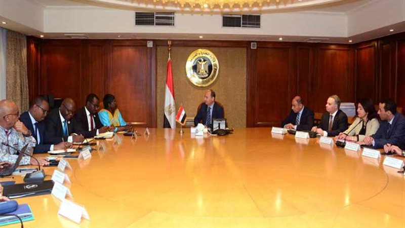 وزير التجارة يبحث