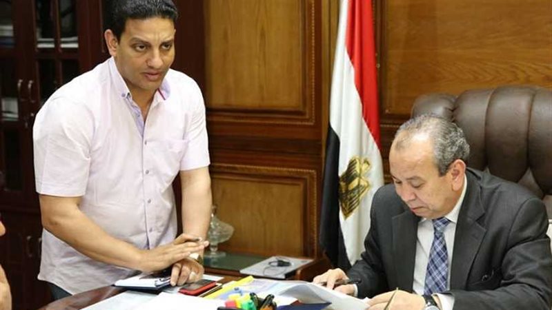 محافظ كفرالشيخ يناقش