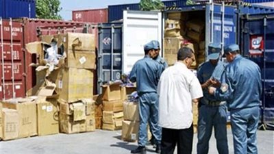 جمارك الدخيلة تحبط محاولتي تهريب ألعاب نارية وورق الطباعة