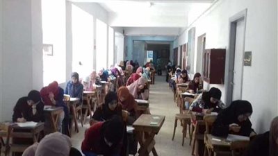 عميدة الكلية تحذر الطالبات في امتحانات تجارة الأزهر بالدقهلية من الدخول بالمحمول
