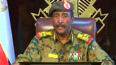 رئيس المجلس العسكري السوداني يصل القاهرة للتباحث مع كبار المسئولين