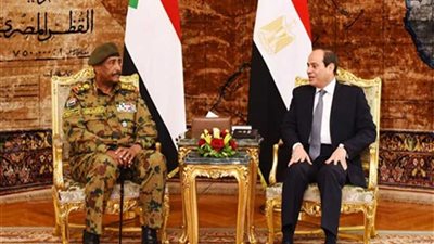 رئيس المجلس العسكرى الانتقالي بالسودان يغادر القاهرة