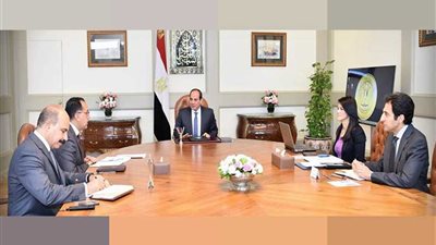 الرئيس السيسي يبحث مع 