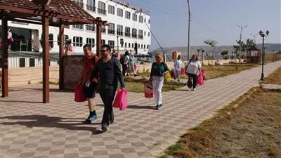 وفد إسباني يزور منطقة آثار تل العمارنة بالمنيا