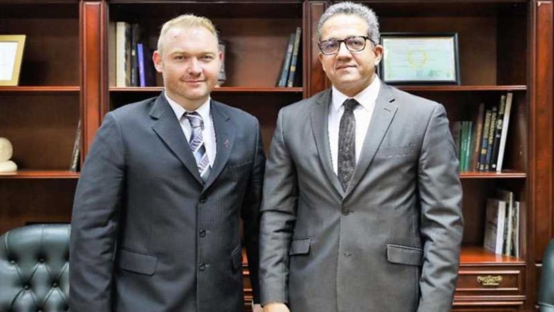 وزير الآثار يستقبل