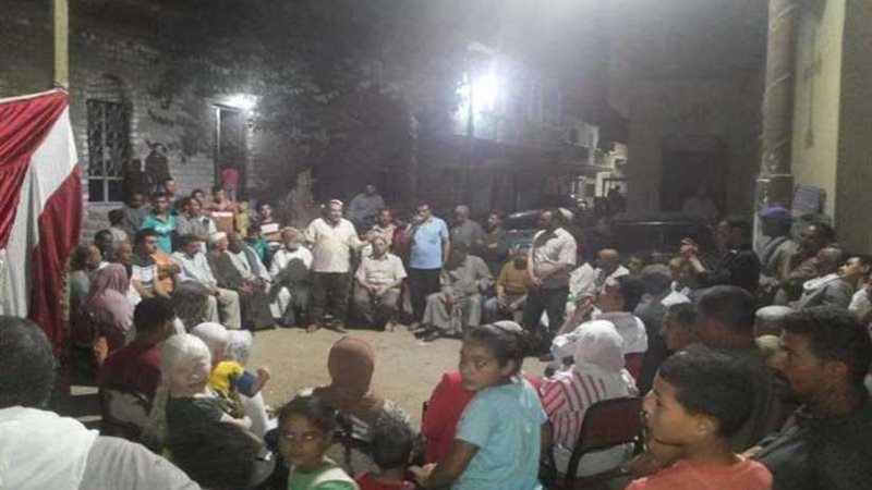 قرية قبطية تقيم إفطارا