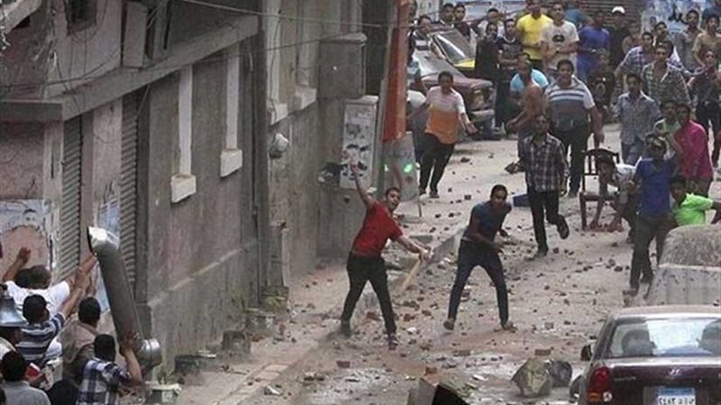 مشاجرة بالطوب بين