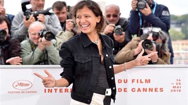 أول مخرجة من أصل