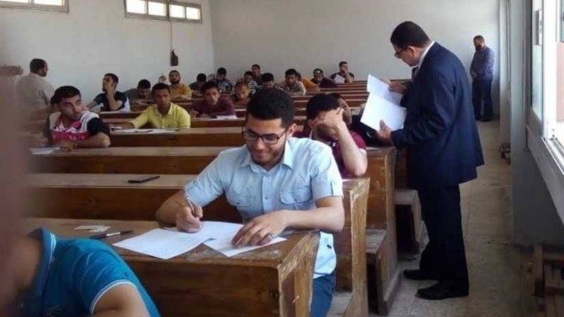 الشافعي يتفقد امتحانات