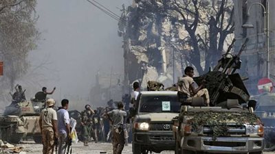 الجيش الليبي ينجح في الالتفاف خلف خطوط العدو ويسيطر على 