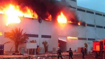 السيطرة على حريق نشب في مخزن للأخشاب بالسويس