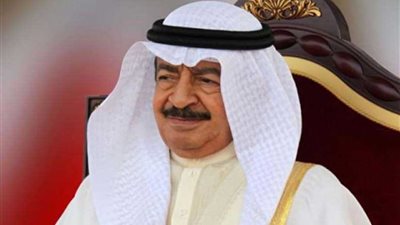 رئيس الوزراء البحريني يدعو العرب والمسلمين إلى أن يضعوا ثقلهم خلف السعودية