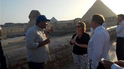 وزير التجارة الدولية البريطانى يزور الأهرامات