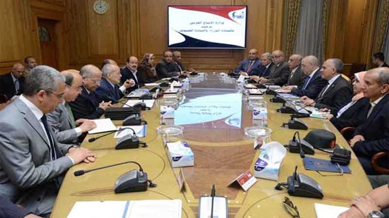 أربع وزراء يبحثون