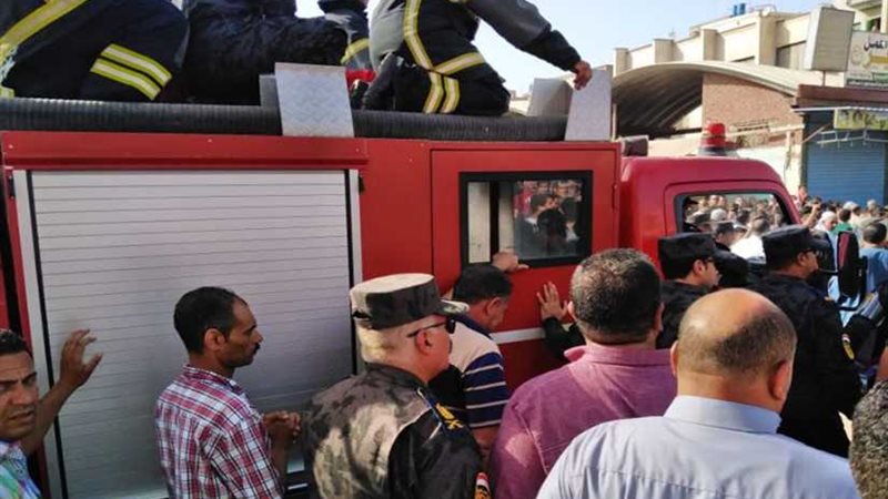 الآلاف يشيعون جثمان