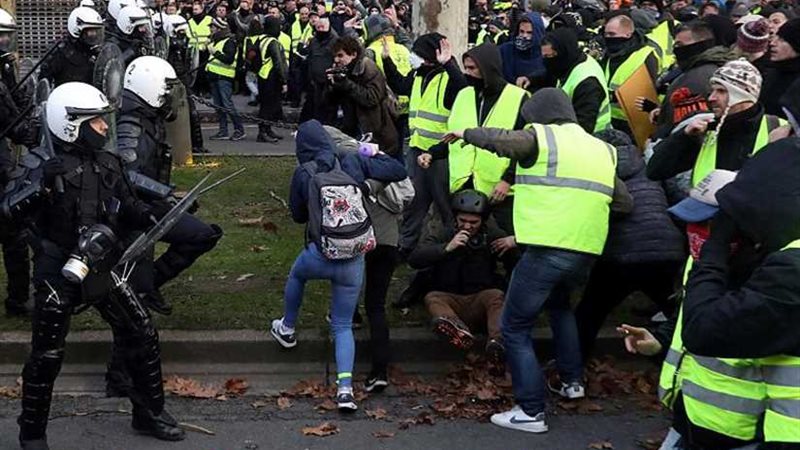 اشتباكات بين متظاهري