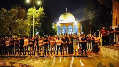 أكثر من 100 ألف مُصلٍّ صلوا العشاء و