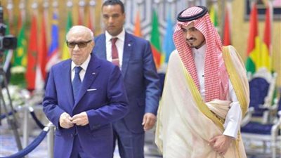 الرئيس التونسي يصل إلى جدة للمشاركة في القمة العربية