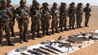 الجيش الجزائري يكشف مخبأ للأسلحة والذخيرة جنوب شرقي البلاد
