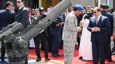 الرئيس السيسي يستمع إلى شرح عن الاعتداءات على الأراضي السعودية