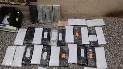 إحباط تهريب عملات أجنبية وأجهزة لاسلكي عبر منفذ السلوم وميناء السخنة (فيديو)