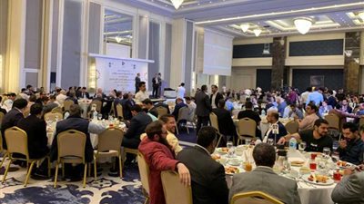 بالصور..موائد فاخرة للخونة المتاجرين بالفقراء بتركيا