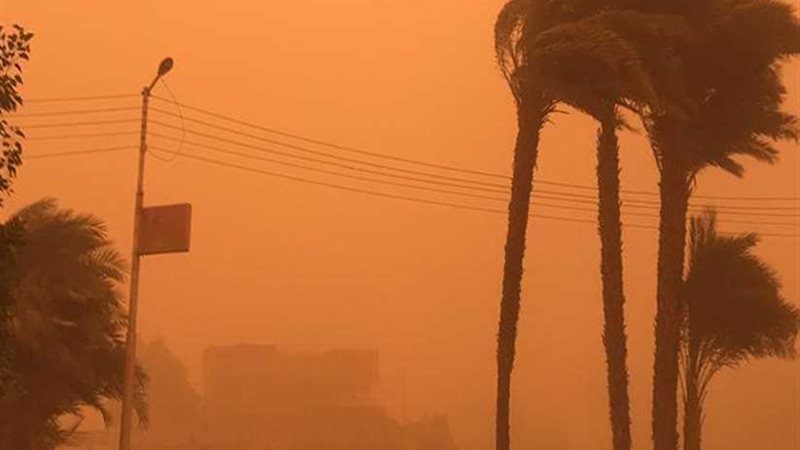 عاصفة ترابية بالبحر