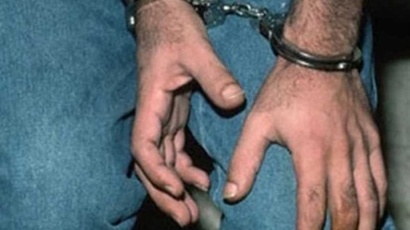 سقوط عاطل بحوزته