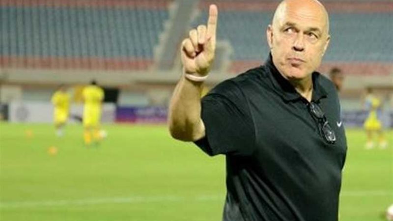 رئيس الزمالك يسب