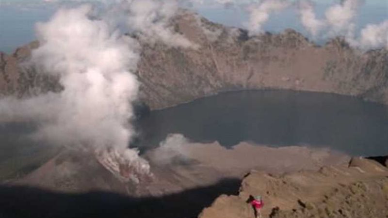 جبل النار يثور