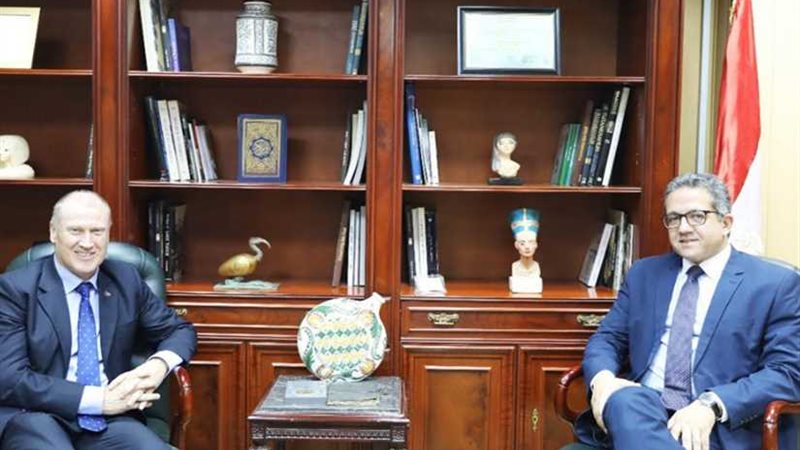 وزير الآثار يستقبل