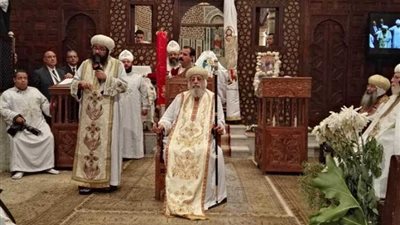 دخول المسيح إلى مصر.. الأنبا يوليوس يقدم هدية تذكارية للبابا 