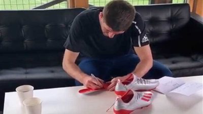 جيرارد يوجه رسالة لليفربول عبر حذاء محمد صلاح.. تعرف عليها