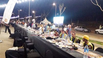 مصر بتفطر.. الآلاف يشاركون في أطول مائدة إفطار في العالم