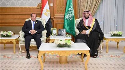 الرئيس السيسي يبحث مع ولي العهد السعودي تعزيز العلاقات الاقتصادية والاستثمارية
