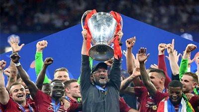 يورجن كلوب يُزين مسيرته التدريبية بأول بطولة قارية