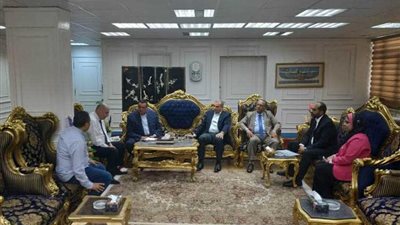 محافظ البحيرة يوجه بتسليم وحدات الكسارة السكنية لأهالي رشيد بعد العيد