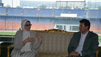 وزيرا الرياضة والصحة يتفقدان استاد القاهرة وخط ساخن للبطولة الإفريقية