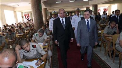 وزير الداخلية يتفقد سير امتحانات كلية الشرطة