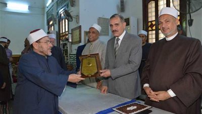 محافظ أسيوط يكرّم حفظة القرآن الكريم في مسابقة باسم الراحل مدير الأمن تخليدًا لذكراه..(صور)