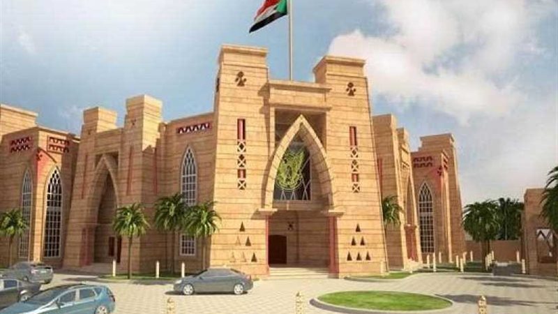 السودان يستدعي سفيره