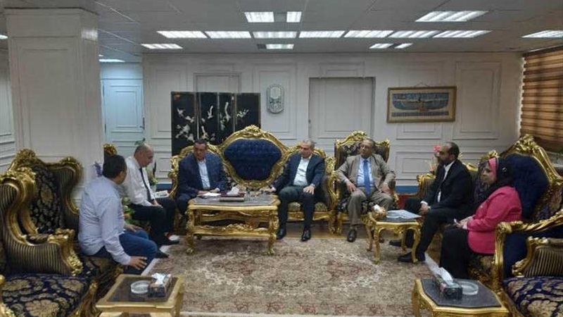 محافظ البحيرة يوجه