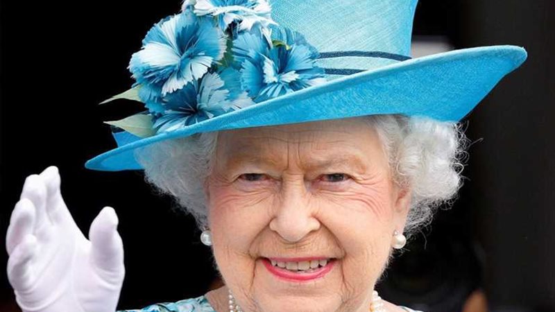 ملكة بريطانيا : زيارات