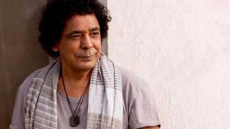 محمد منير يتجاوز