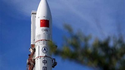 الصين تطلق بنجاح أول صاروخ فضائي حاملا للأقمار الصناعية