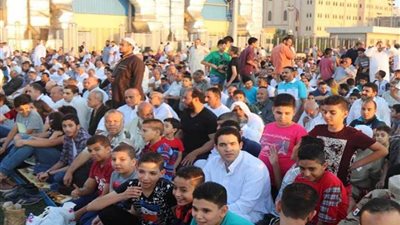 آلاف المواطنين بـ