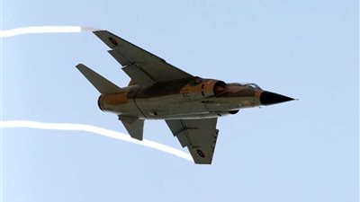 غارات صباحية مكثفة على مواقع الميليشيات بطرابلس