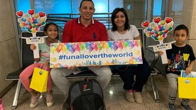 مصر للطيران تحتفل بالعيد مع ركاب طائراتها بالشيكولاتة والهدايا