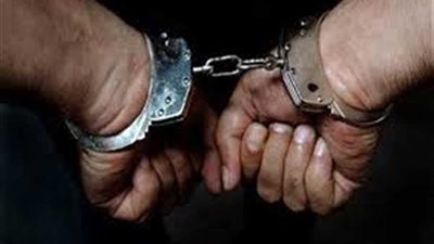 ضبط عنصرين إجراميين عقب سرقتهما مبلغا ماليا من أحد المواطنين بالقاهرة